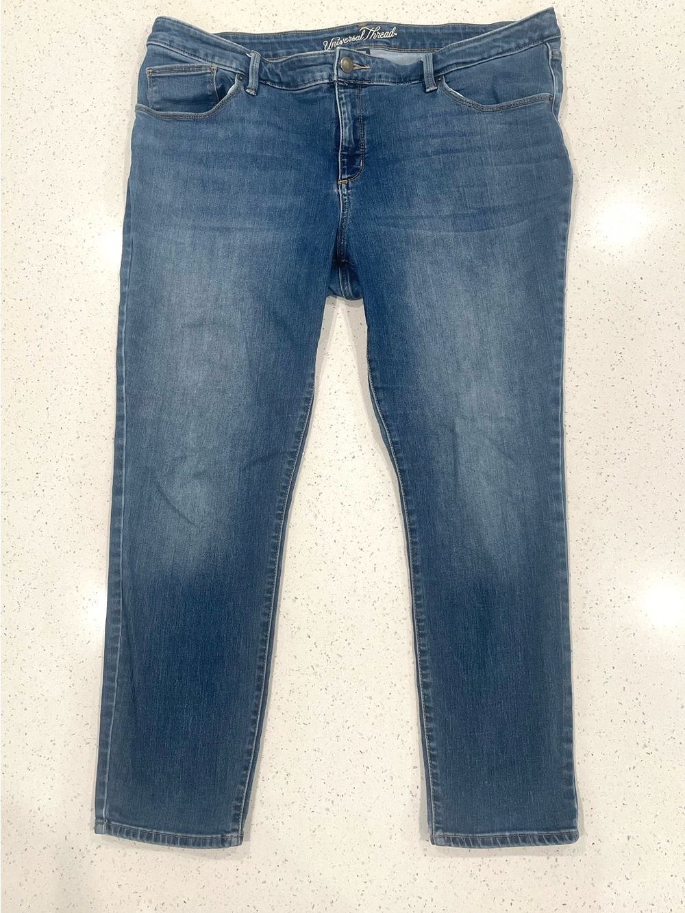 Universal Thread Women’s Medium Blue Slim Straight Jeans